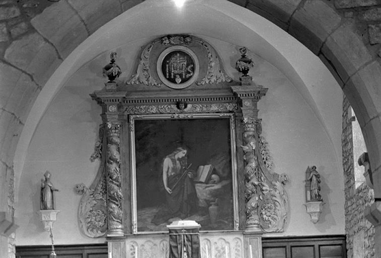 Retable du maître-autel du XVIIIe siècle et son tableau de 1883 représentant sainte Madeleine repentante: vue de face. © Guy Forestier / Région Bourgogne-Franche-Comté, Inventaire du patrimoine - 1974