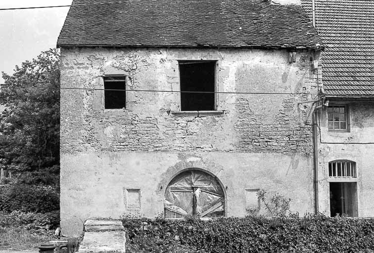 Maison attenante au presbytère : façade postérieure. © Guy Forestier / Région Bourgogne-Franche-Comté, Inventaire du patrimoine - 1974
