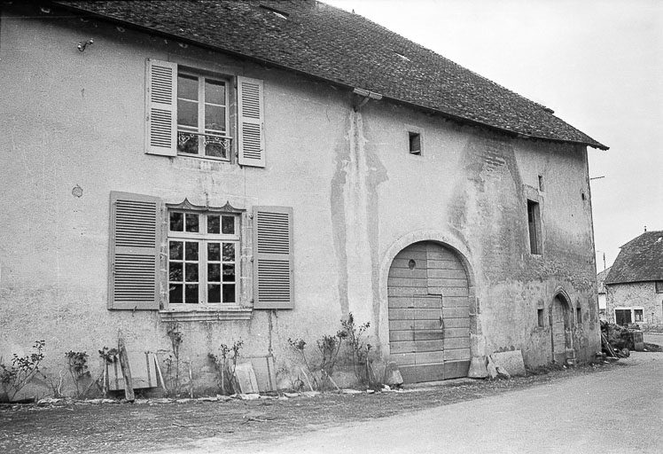 Fenêtre à double accolade. © Guy Forestier / Région Bourgogne-Franche-Comté, Inventaire du patrimoine - 1974