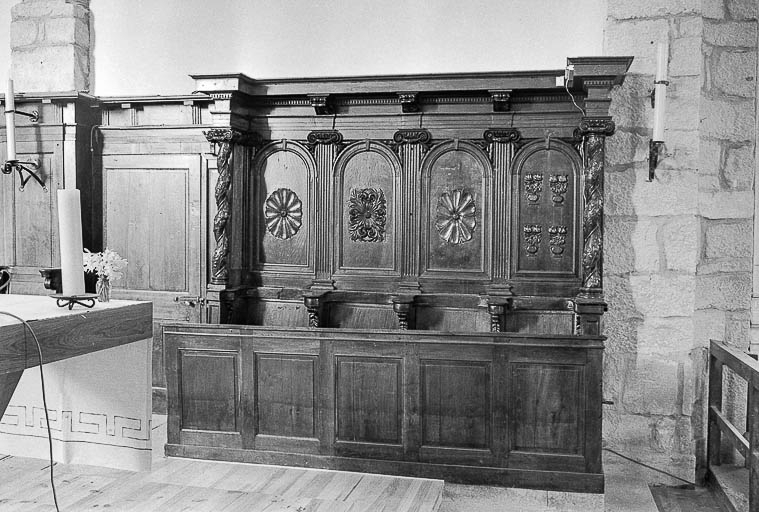 Stalles du choeur, bois, XVIIe ou XVIIIe siècle : partie droite © Guy Forestier / Région Bourgogne-Franche-Comté, Inventaire du patrimoine - 1974
