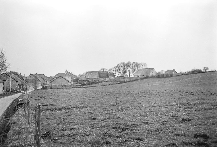 Emplacement de l'ancien château. © Guy Forestier / Région Bourgogne-Franche-Comté, Inventaire du patrimoine - 1974