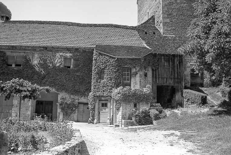 Hôtellerie vue depuis la cour intérieure. © Guy Forestier / Région Bourgogne-Franche-Comté, Inventaire du patrimoine - 1974