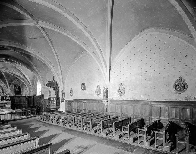 Intérieur : nef, mur droit vu de l'entrée. © Yves Sancey / Région Bourgogne-Franche-Comté, Inventaire du patrimoine - 1974