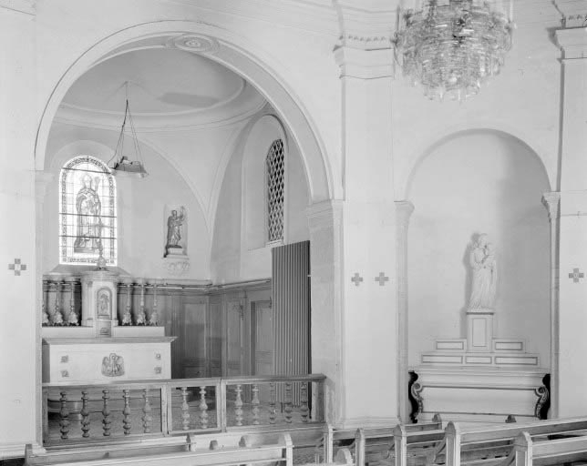 Intérieur vu depuis l'entrée. © Yves Sancey / Région Bourgogne-Franche-Comté, Inventaire du patrimoine - 1975