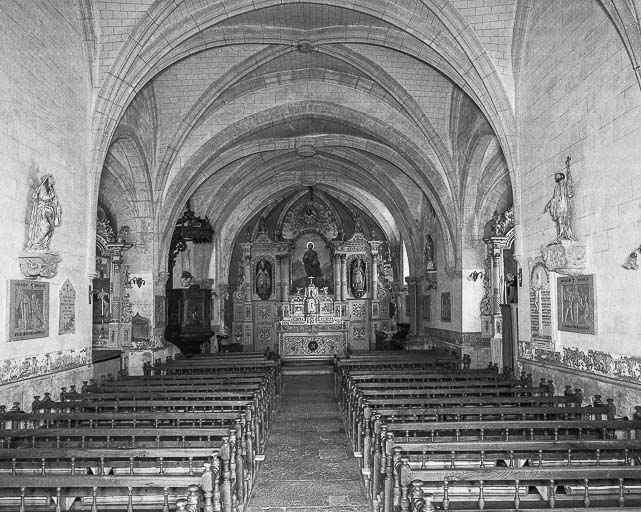 Intérieur : nef et choeur. © Yves Sancey / Région Bourgogne-Franche-Comté, Inventaire du patrimoine - 1975