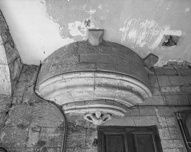 Base de l'escalier de la tour-clocher. © Yves Sancey / Région Bourgogne-Franche-Comté, Inventaire du patrimoine - 1975