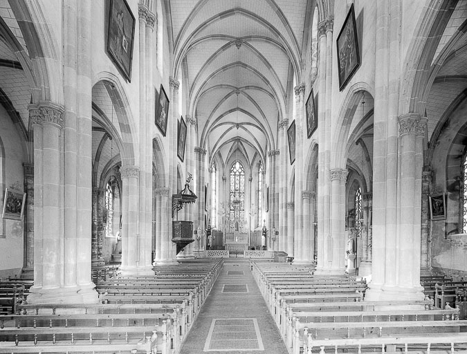 Nef et choeur vus depuis l'entrée. © Yves Sancey / Région Bourgogne-Franche-Comté, Inventaire du patrimoine - 1975