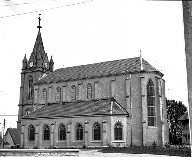 Façade latérale sud. © Yves Sancey / Région Bourgogne-Franche-Comté, Inventaire du patrimoine - 1975