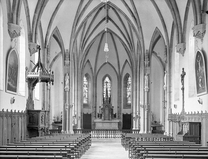 La nef et le choeur vus depuis l'entrée. © Yves Sancey / Région Bourgogne-Franche-Comté, Inventaire du patrimoine - 1975