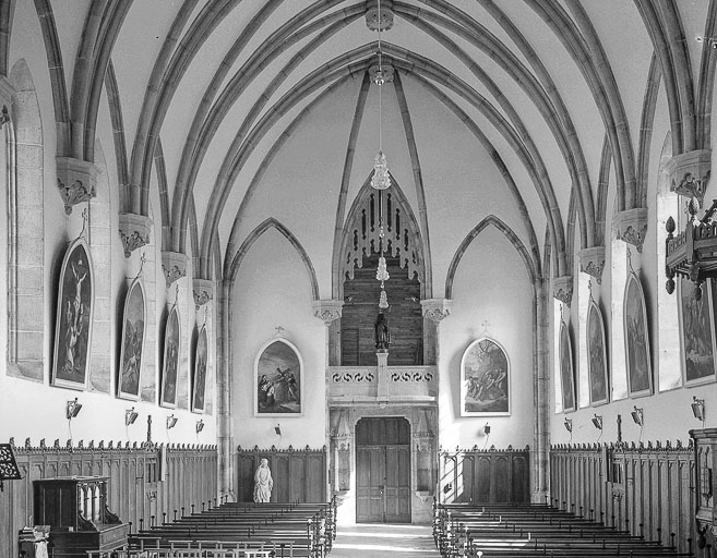 Intérieur : nef vue depuis le choeur. © Yves Sancey / Région Bourgogne-Franche-Comté, Inventaire du patrimoine - 1975