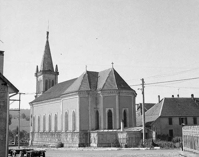 Chevet et face latérale droite. © Yves Sancey / Région Bourgogne-Franche-Comté, Inventaire du patrimoine - 1975