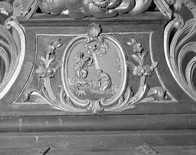 Détail : relief représentant l'Annonciation. © Yves Sancey / Région Bourgogne-Franche-Comté, Inventaire du patrimoine - 1975