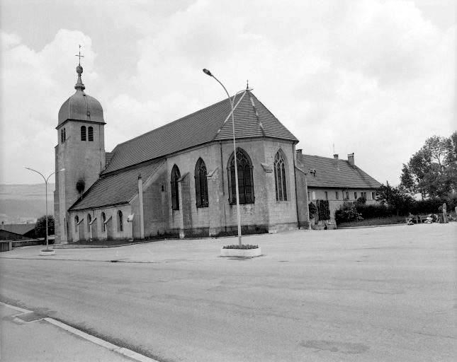 Chevet et façade latérale droite. © Yves Sancey / Région Bourgogne-Franche-Comté, Inventaire du patrimoine - 1975