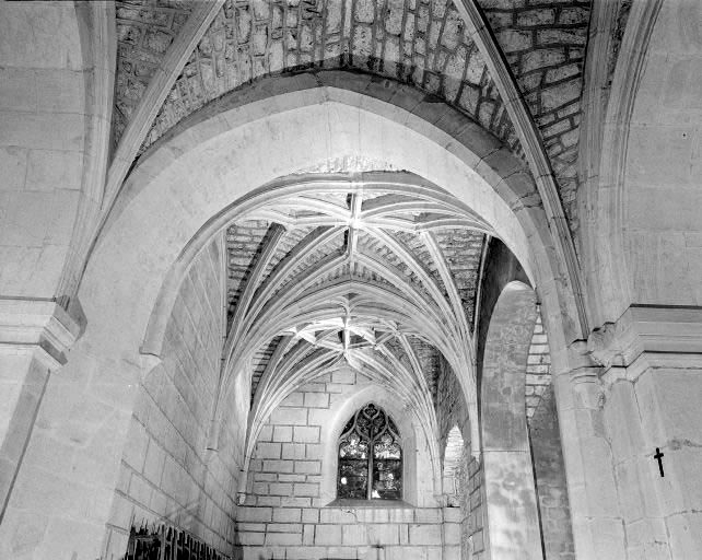 Intérieur : chapelle des fonts baptismaux. © Yves Sancey / Région Bourgogne-Franche-Comté, Inventaire du patrimoine - 1975