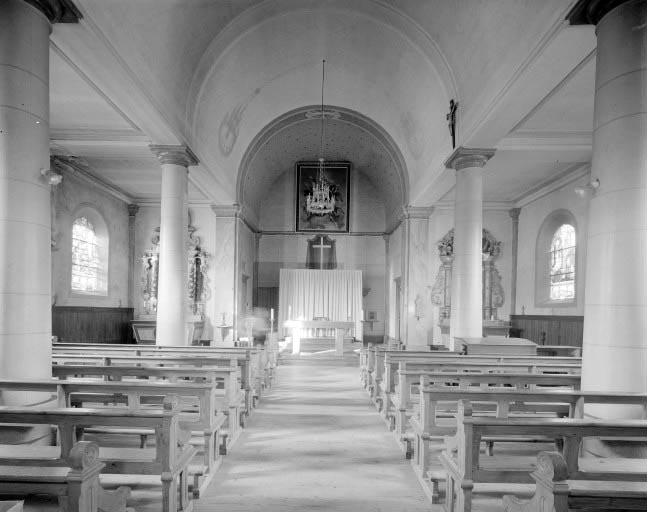 Intérieur : vue d'ensemble depuis l'entrée. © Yves Sancey / Région Bourgogne-Franche-Comté, Inventaire du patrimoine - 1975