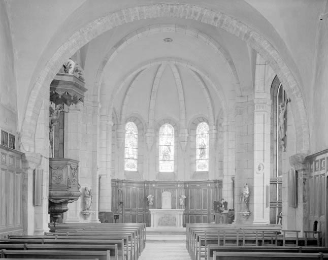 Intérieur vu depuis l'entrée. © Yves Sancey / Région Bourgogne-Franche-Comté, Inventaire du patrimoine - 1975