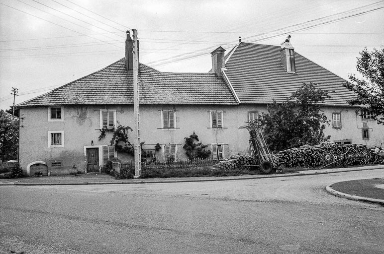Ferme datée de 1797 : vue d'ensemble. © Gilbert Poinsot / Région Bourgogne-Franche-Comté, Inventaire du patrimoine - 1975