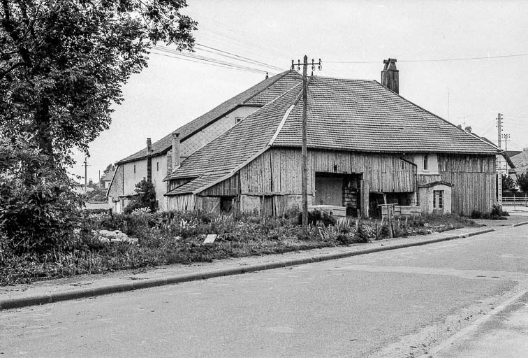 Ferme datée de 1797 : façade sur rue. © Gilbert Poinsot / Région Bourgogne-Franche-Comté, Inventaire du patrimoine - 1975