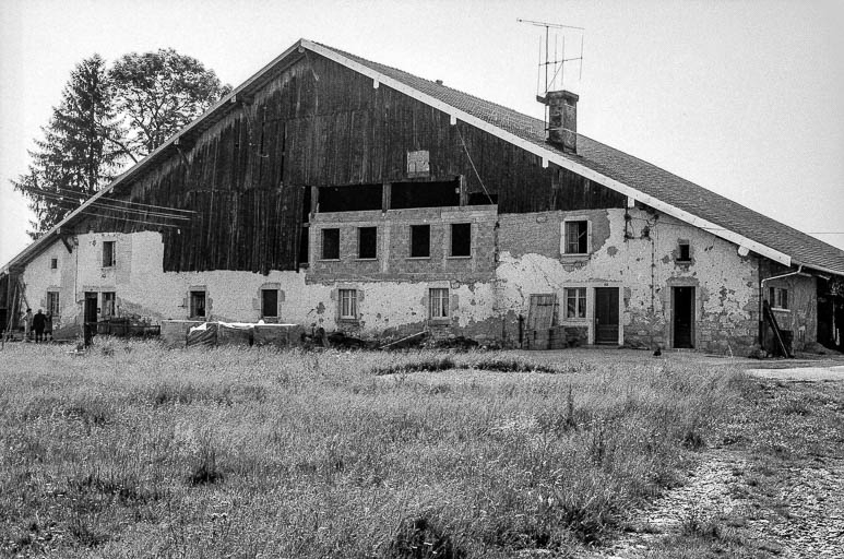 Ferme cadastrée 1938 E 266-267 : façade antérieure. © Gilbert Poinsot / Région Bourgogne-Franche-Comté, Inventaire du patrimoine - 1975