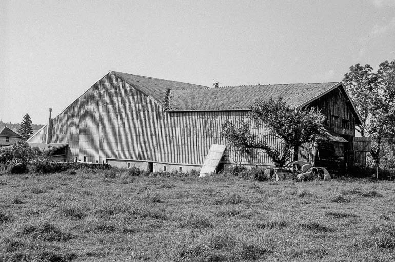 Façade postérieure. © Gilbert Poinsot / Région Bourgogne-Franche-Comté, Inventaire du patrimoine - 1975