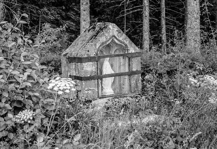 Vue de trois quarts gauche. © Gilbert Poinsot / Région Bourgogne-Franche-Comté, Inventaire du patrimoine - 1975
