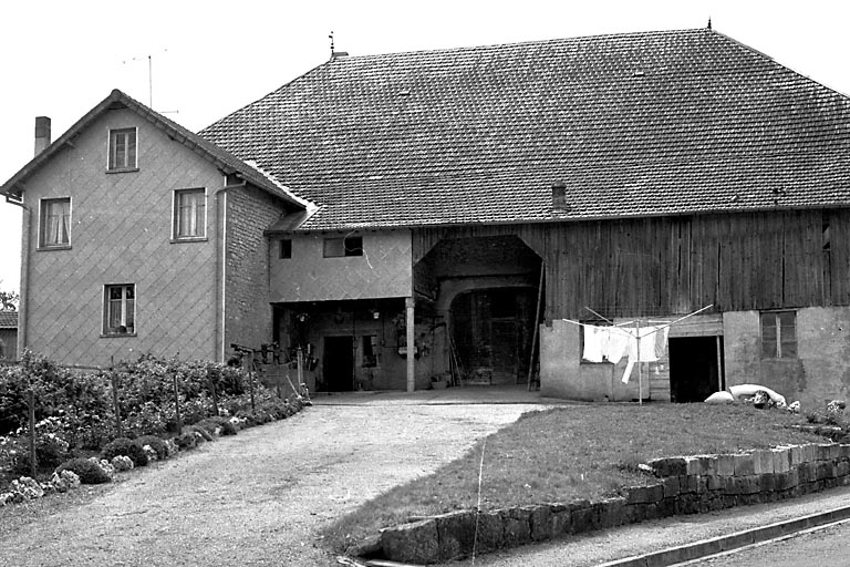 Vue du mur goutterot. © Gilbert Poinsot / Région Bourgogne-Franche-Comté, Inventaire du patrimoine - 1975