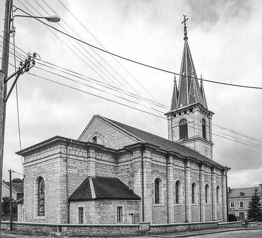 Façade latérale droite et chevet. © Yves Sancey / Région Bourgogne-Franche-Comté, Inventaire du patrimoine - 1975