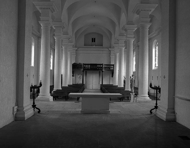 Intérieur : nef vue depuis le choeur. © Yves Sancey / Région Bourgogne-Franche-Comté, Inventaire du patrimoine - 1975