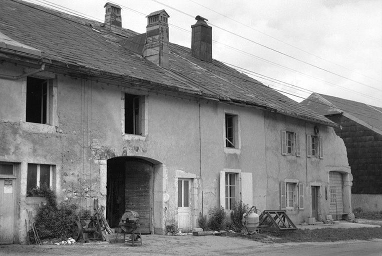 Ferme datée de 1786 située Grande Rue, cadastrée 1972 AB 30 : façade antérieure. © Gilbert Poinsot / Région Bourgogne-Franche-Comté, Inventaire du patrimoine - 1975
