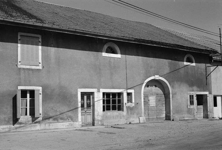 Ferme datée de 1902, située Grande Rue, cadastrée 1967 AB 23 : façade antérieure. © Gilbert Poinsot / Région Bourgogne-Franche-Comté, Inventaire du patrimoine - 1975