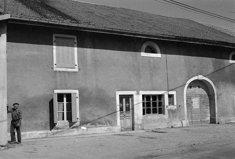 Ferme datée de 1902, située Grande Rue, cadastrée 1967 AB 23 : façade antérieure. © Gilbert Poinsot / Région Bourgogne-Franche-Comté, Inventaire du patrimoine - 1975