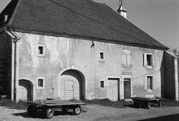 Façade antérieure. © Gilbert Poinsot / Région Bourgogne-Franche-Comté, Inventaire du patrimoine - 1975