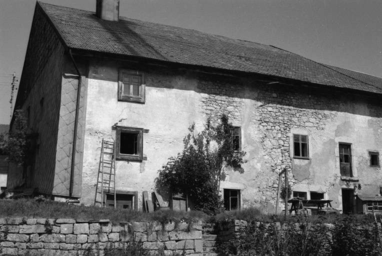 Façade postérieure. © Gilbert Poinsot / Région Bourgogne-Franche-Comté, Inventaire du patrimoine - 1975