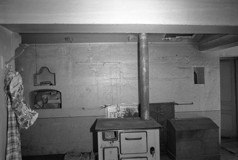 Intérieur : cuisine. © Gilbert Poinsot / Région Bourgogne-Franche-Comté, Inventaire du patrimoine - 1975