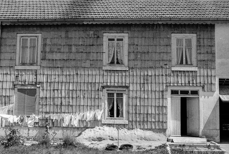 Ferme datée de 1875, située 11 Grande Rue : façade antérieure. © Gilbert Poinsot / Région Bourgogne-Franche-Comté, Inventaire du patrimoine - 1975