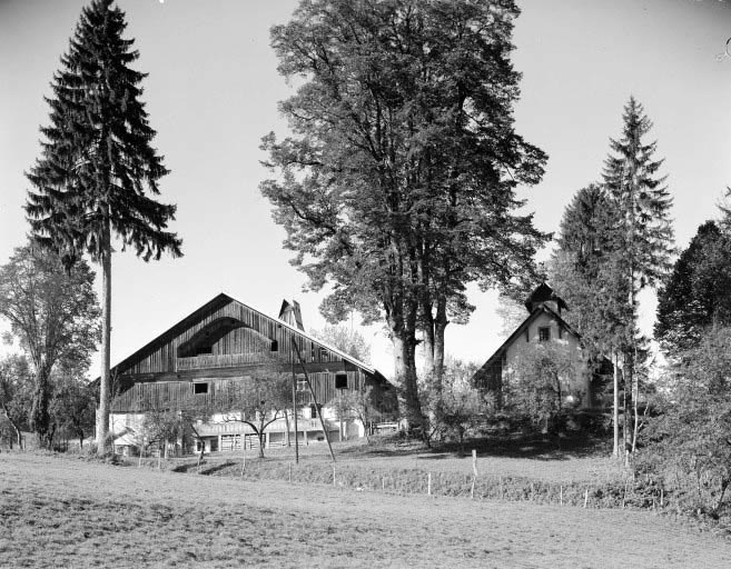Vue d'ensemble avec la chapelle des Ermites. © Yves Sancey / Région Bourgogne-Franche-Comté, Inventaire du patrimoine - 1975 Vue d'ensemble avec la chapelle des Ermites. © Yves Sancey / Région Bourgogne-Franche-Comté, Inventaire du patrimoine - 1975