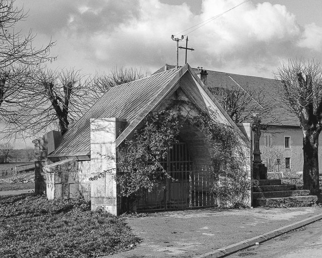 Vue de trois quarts gauche. © Yves Sancey / Région Bourgogne-Franche-Comté, Inventaire du patrimoine - 1975