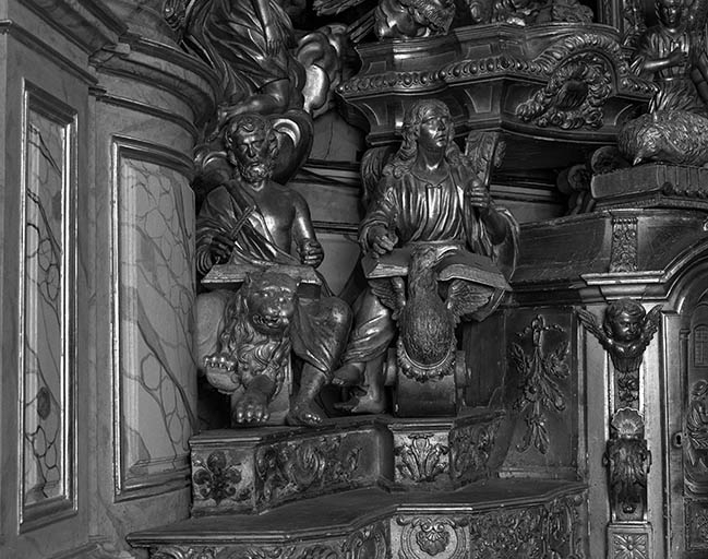 Statues du tabernacle : saint Marc et saint Jean. © Yves Sancey / Région Bourgogne-Franche-Comté, Inventaire du patrimoine - 1975