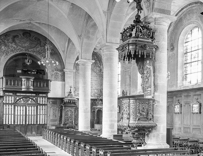 Nef et bas-côté gauche vus depuis le choeur. © Yves Sancey / Région Bourgogne-Franche-Comté, Inventaire du patrimoine - 1975