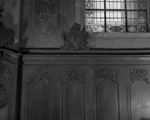 Détail de la partie supérieure des boiseries, côté droit : 5e, 6e et 7e panneaux. © Yves Sancey / Région Bourgogne-Franche-Comté, Inventaire du patrimoine - 1975