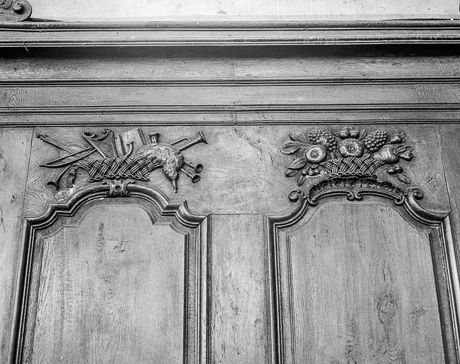 Détail de la partie supérieure des boiseries, côté droit : 6e et 7e panneaux. © Yves Sancey / Région Bourgogne-Franche-Comté, Inventaire du patrimoine - 1975