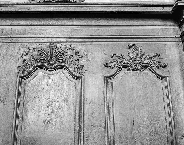 Détail de la partie haute des boiseries, côté gauche : 6e et 7e panneaux. © Yves Sancey / Région Bourgogne-Franche-Comté, Inventaire du patrimoine - 1975