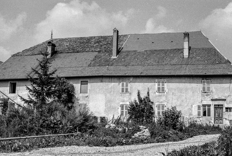 Ferme cadastrée 1972 ZM 63a-64a : façade antérieure. © Gilbert Poinsot / Région Bourgogne-Franche-Comté, Inventaire du patrimoine - 1975