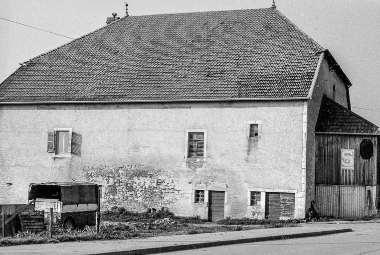 Ferme située 66 Grande Rue : façades postérieure et latérale gauche. © Gilbert Poinsot / Région Bourgogne-Franche-Comté, Inventaire du patrimoine - 1975