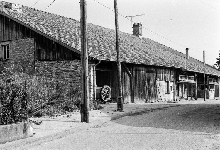 Ferme : façade sur rue. © Gilbert Poinsot / Région Bourgogne-Franche-Comté, Inventaire du patrimoine - 1975