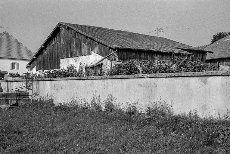 Ferme : façades postérieure et latérale droite. © Gilbert Poinsot / Région Bourgogne-Franche-Comté, Inventaire du patrimoine - 1975