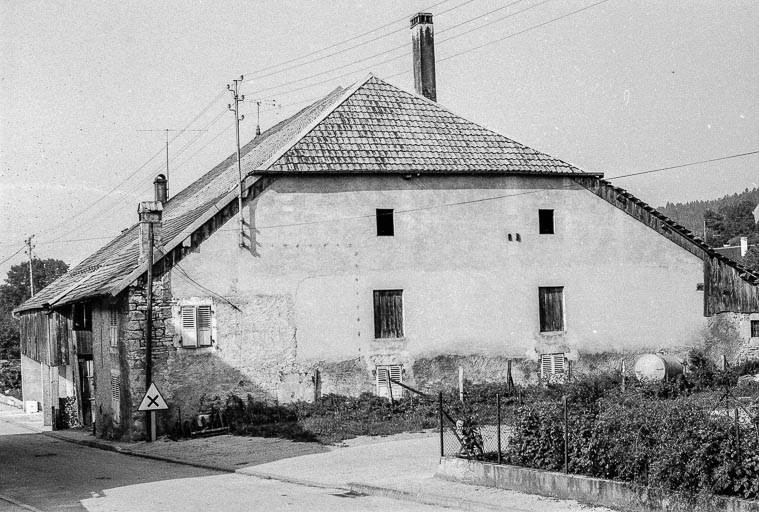 Ferme : façade latérale droite. © Gilbert Poinsot / Région Bourgogne-Franche-Comté, Inventaire du patrimoine - 1975