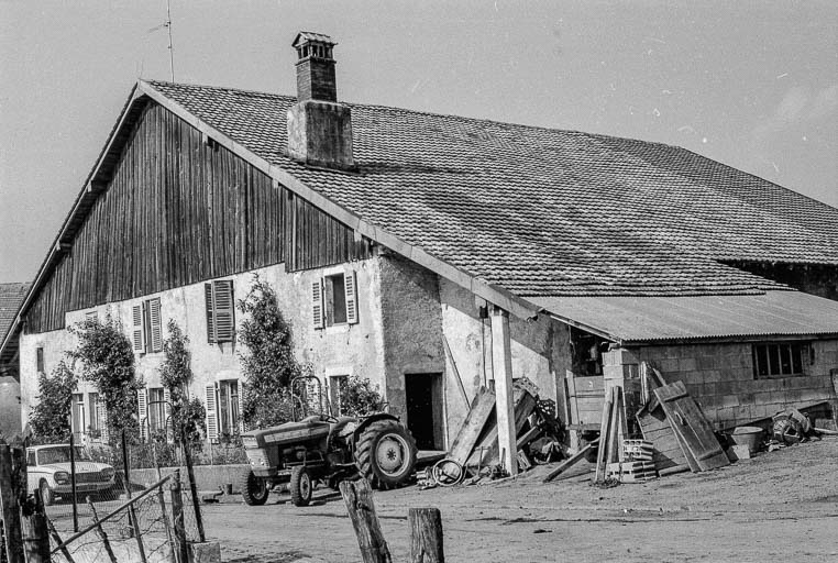 Pignon d'habitation et gouttereau postérieur. © Gilbert Poinsot / Région Bourgogne-Franche-Comté, Inventaire du patrimoine - 1975