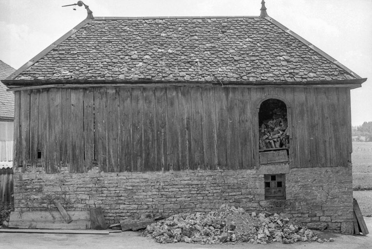 Bûcher isolé, rare dans le canton. © Gilbert Poinsot / Région Bourgogne-Franche-Comté, Inventaire du patrimoine - 1975