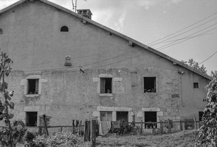 Façade antérieure : partie droite. © Gilbert Poinsot / Région Bourgogne-Franche-Comté, Inventaire du patrimoine - 1975